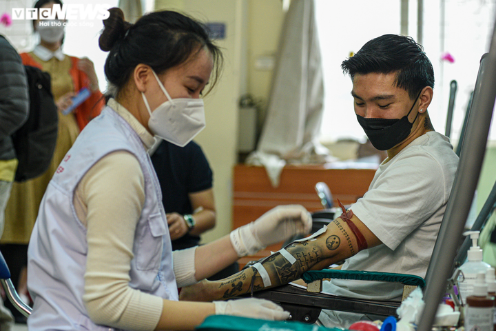 Ảnh: Quang Hải, Văn Hậu hào hứng tham gia, kêu gọi hiến máu - 3