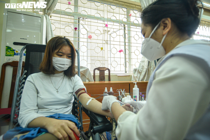 Ảnh: Quang Hải, Văn Hậu hào hứng tham gia, kêu gọi hiến máu - 10