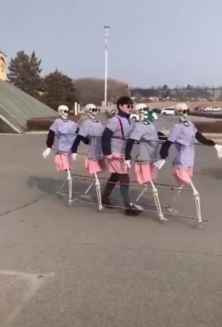 Bó tay với loạt hành động ngớ ngẩn mà con người nghĩ ra, Mr Bean cũng xin thua - 7