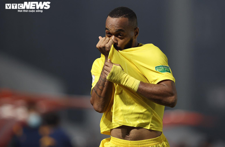 Thắng kịch tính Nam Định, CLB Hải Phòng chiếm ngôi đầu V-League 2022 - 2