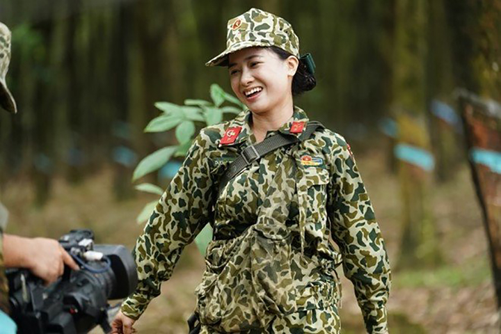 Soi gương mặt ít son phấn của sao Việt khi nhập ngũ: Kỳ Duyên xứng danh hoa hậu - 10