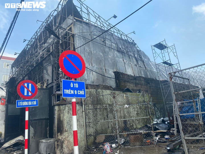 Ảnh: Cả khu phố ở Huế náo loạn vì Pub Beer bị thiêu rụi giữa ban ngày - 6