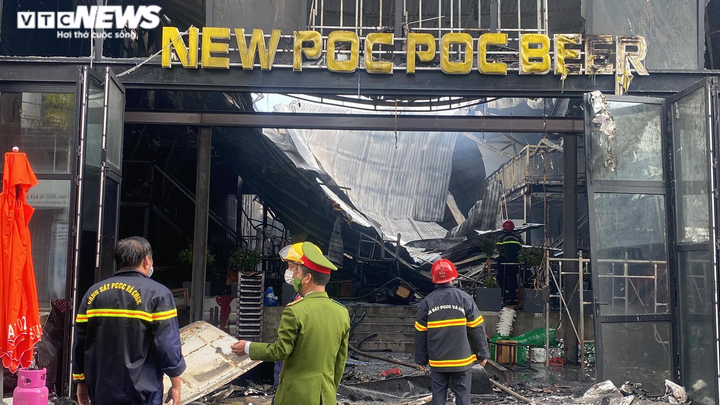 Ảnh: Cả khu phố ở Huế náo loạn vì Pub Beer bị thiêu rụi giữa ban ngày - 1