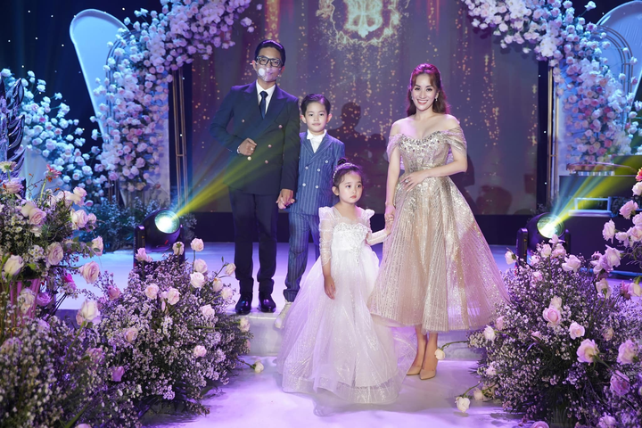 Khánh Thi trẻ xinh như công chúa trong đám cưới em chồng - 2