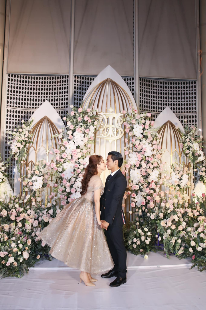 Khánh Thi trẻ xinh như công chúa trong đám cưới em chồng - 8