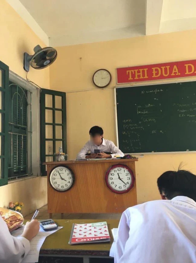Kỳ lạ lớp học treo tận 3 đồng hồ, tìm hiểu mới vỡ lẽ mục đích sâu xa không ngờ - 1