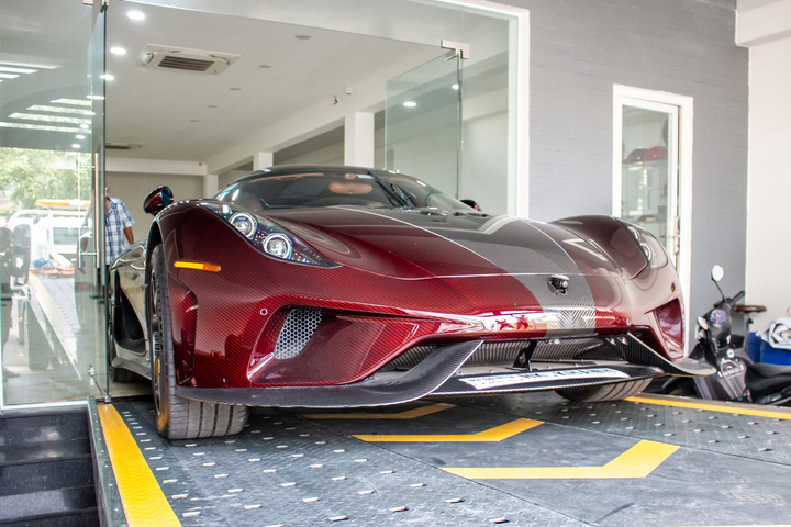 Koenigsegg Regera và loạt siêu xe được vận chuyển ra Đà Nẵng - 9