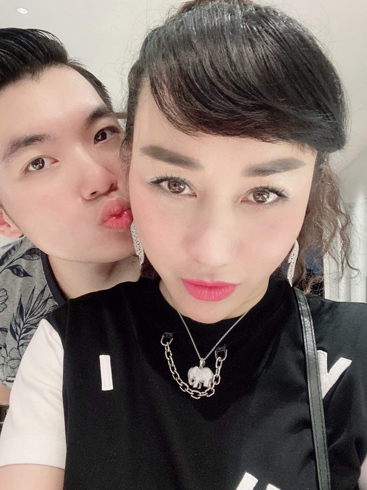 Loạt sao nam showbiz Việt hạnh phúc khi lấy vợ hơn tuổi - 5