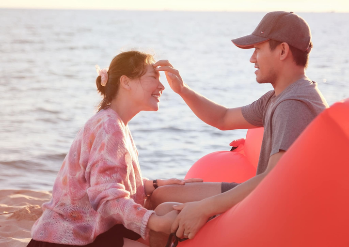 Loạt sao nam showbiz Việt hạnh phúc khi lấy vợ hơn tuổi - 12