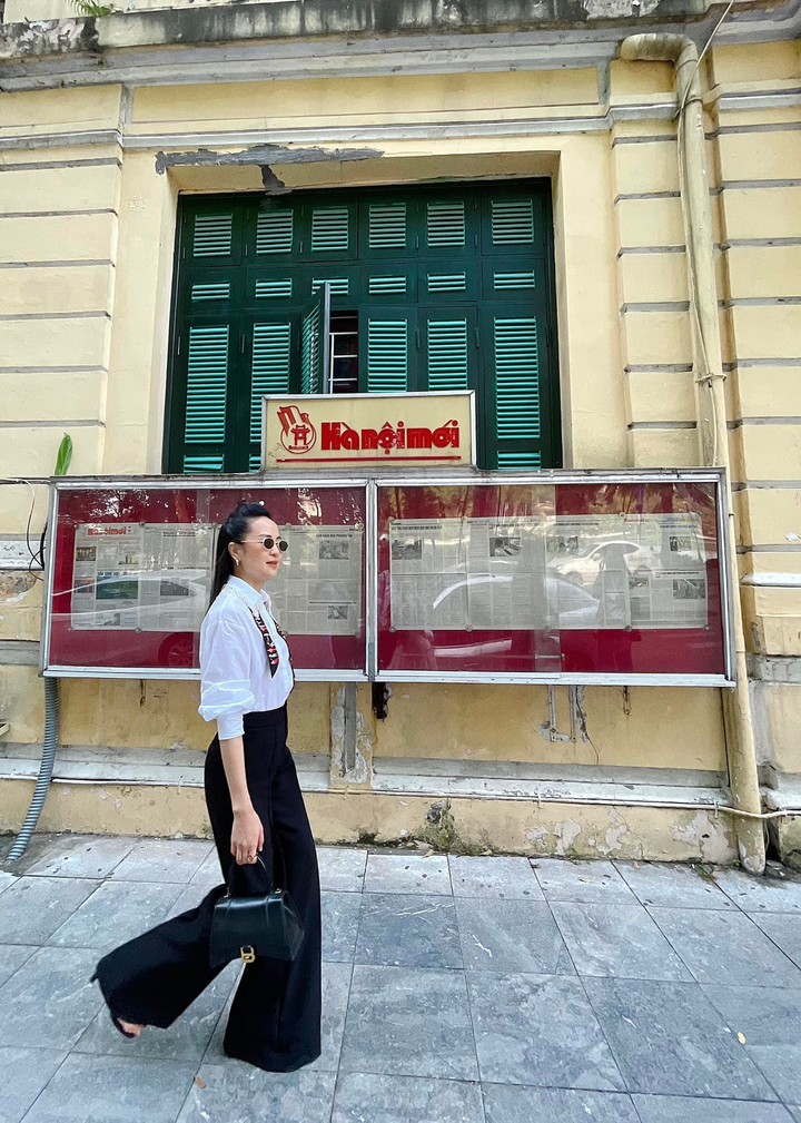 Bất ngờ với hình ảnh đời thường sành điệu của BTV Ngọc Bích Thời sự VTV - 10