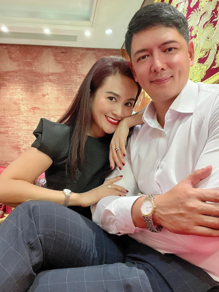 Loạt sao nam showbiz Việt hạnh phúc khi lấy vợ hơn tuổi - 2