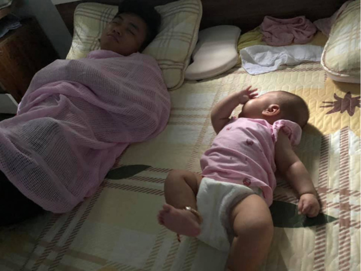 Màn trông con cồng kềnh của các ông bố lần đầu lên chức phụ huynh nên còn bỡ ngỡ - 8