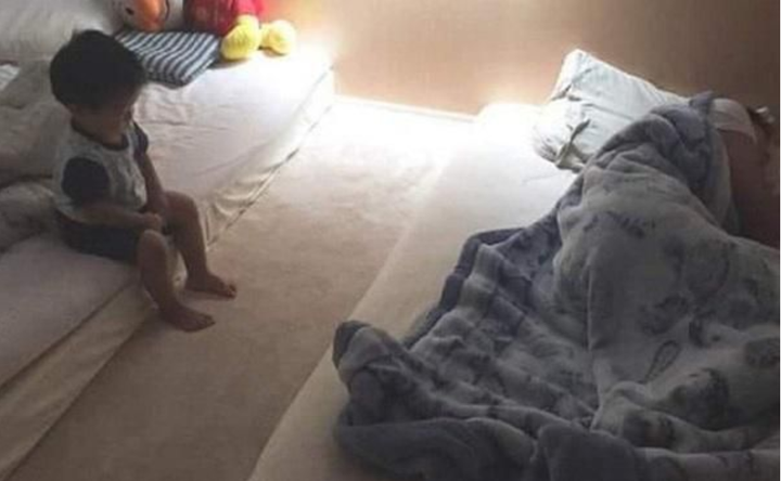 Màn trông con cồng kềnh của các ông bố lần đầu lên chức phụ huynh nên còn bỡ ngỡ - 9