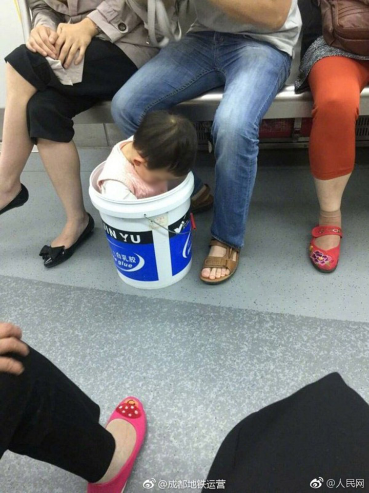 Màn trông con cồng kềnh của các ông bố lần đầu lên chức phụ huynh nên còn bỡ ngỡ - 11