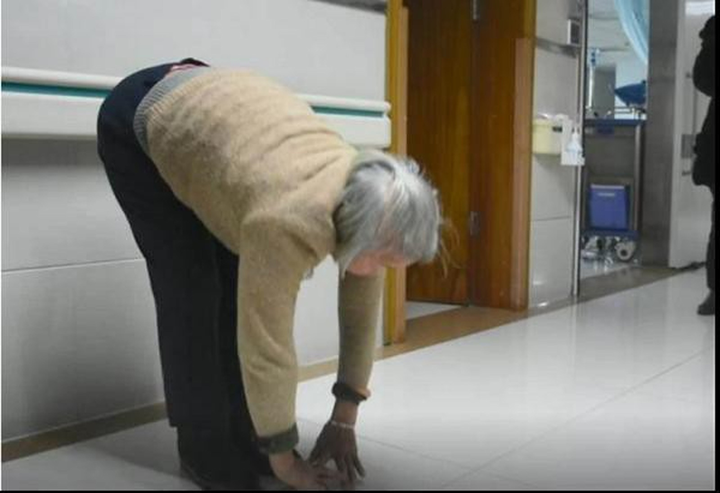 Lý do bà cụ 78 tuổi tập chống đẩy ở bệnh viện khiến dân mạng xúc động - 3