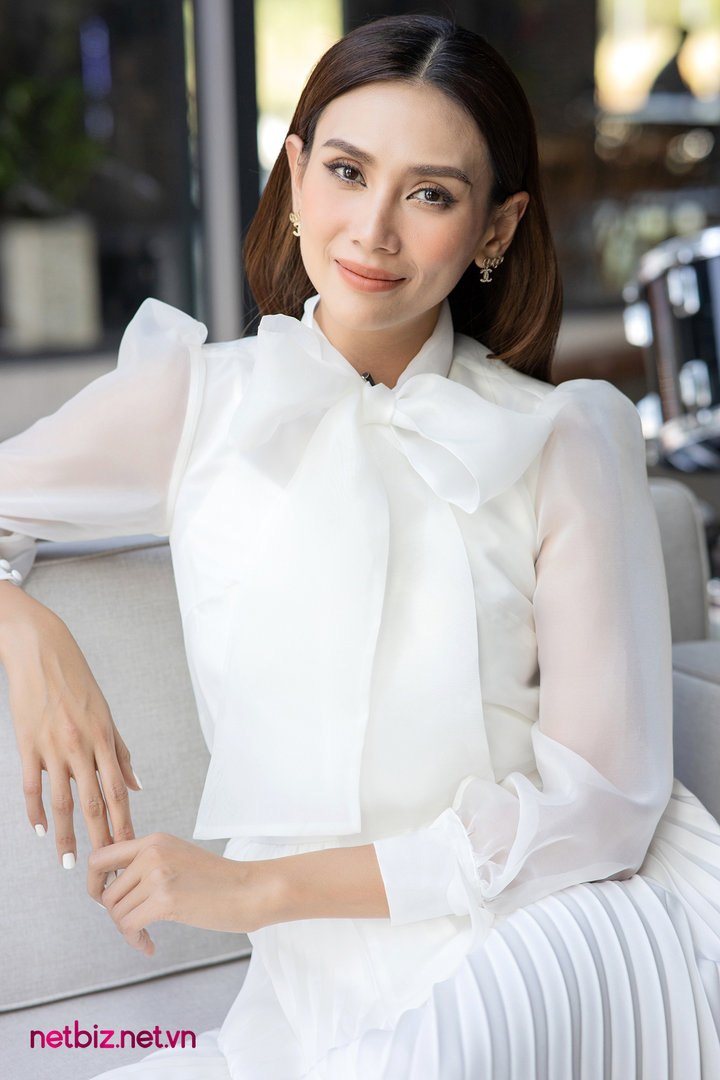 Xóa bỏ hình tượng 'soái tỷ giải trí', Võ Hoàng Yến làm MC dẫn show tài chính - 1