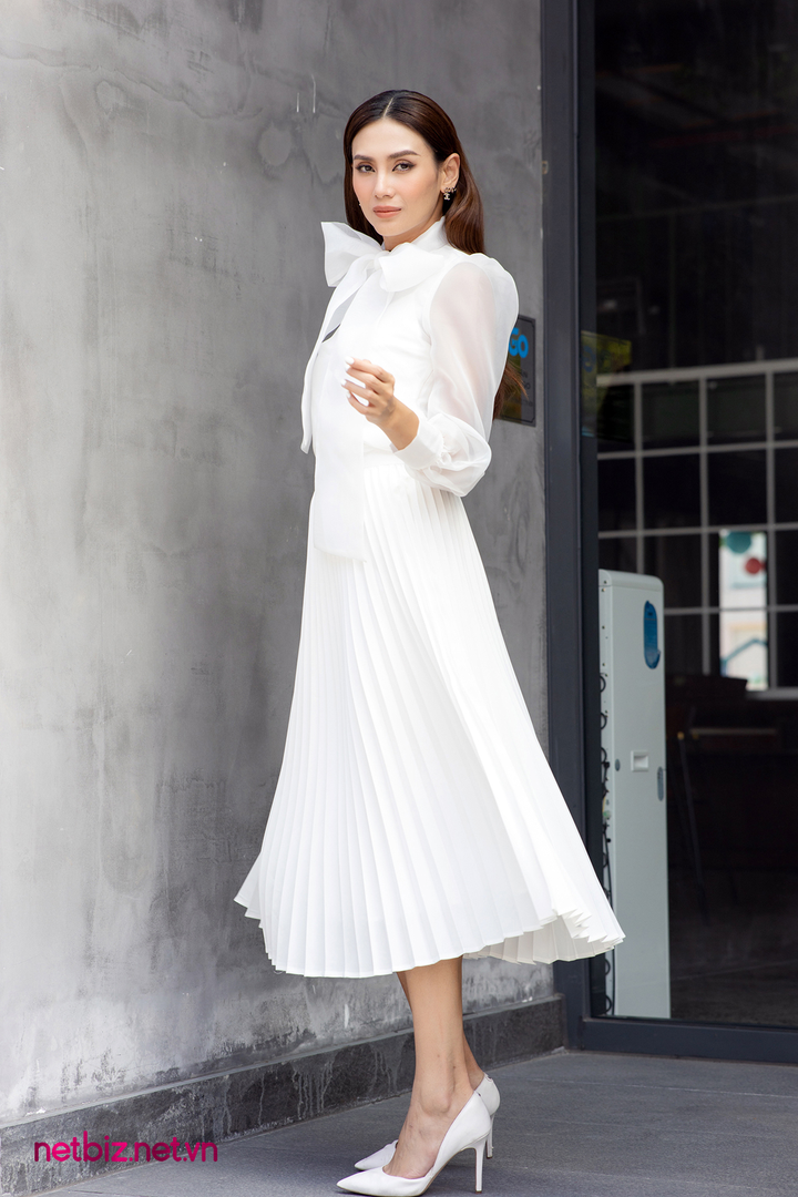 Xóa bỏ hình tượng 'soái tỷ giải trí', Võ Hoàng Yến làm MC dẫn show tài chính - 2