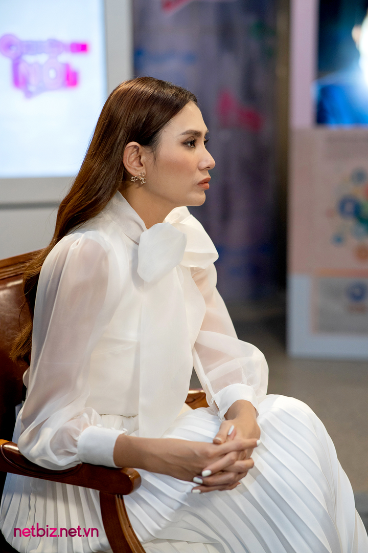 Xóa bỏ hình tượng 'soái tỷ giải trí', Võ Hoàng Yến làm MC dẫn show tài chính - 5