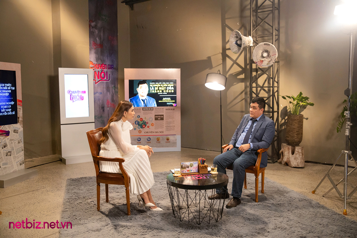 Xóa bỏ hình tượng 'soái tỷ giải trí', Võ Hoàng Yến làm MC dẫn show tài chính - 3