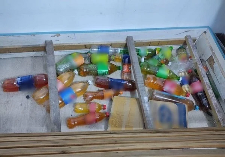 Phòng trọ bốc mùi hôi, dọn vệ sinh mới phát hiện bí mật kinh dị dưới gầm giường - 2