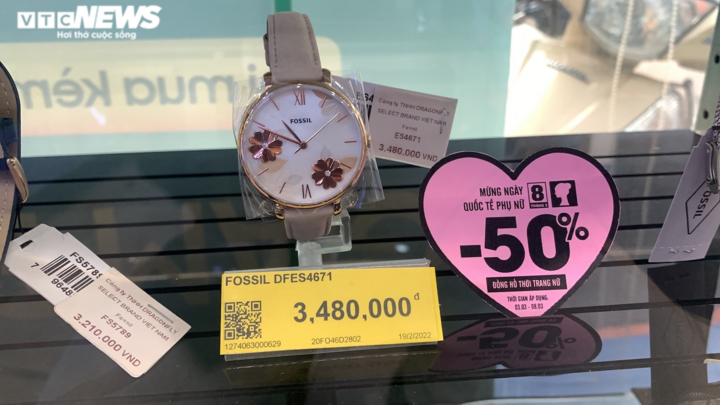 Cửa hàng khuyến mãi lớn, có nơi tặng cả xe SH Mode mừng ngày 8/3 - 5