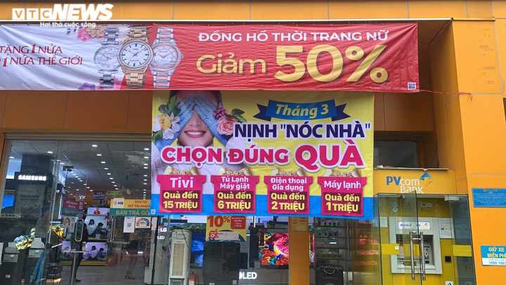 Cửa hàng khuyến mãi lớn, có nơi tặng cả xe SH Mode mừng ngày 8/3 - 3