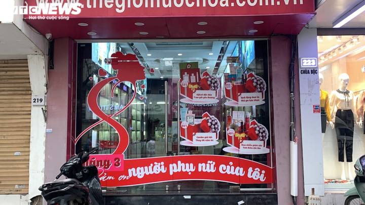 Cửa hàng khuyến mãi lớn, có nơi tặng cả xe SH Mode mừng ngày 8/3 - 6