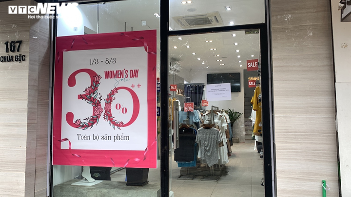 Cửa hàng khuyến mãi lớn, có nơi tặng cả xe SH Mode mừng ngày 8/3 - 12