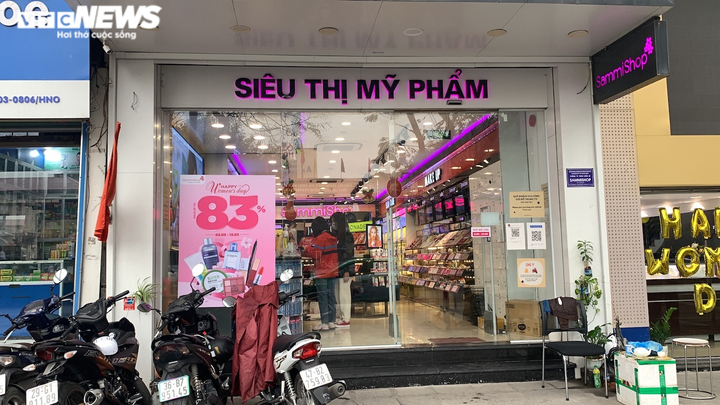 Cửa hàng khuyến mãi lớn, có nơi tặng cả xe SH Mode mừng ngày 8/3 - 8