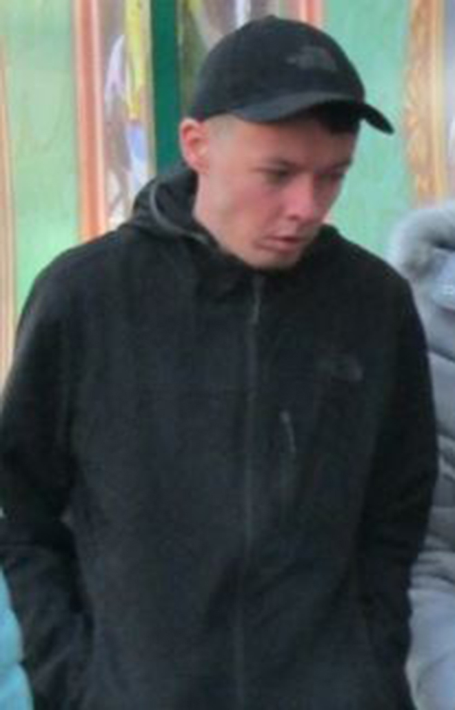 Mải chơi game, bố mẹ để con gái 19 tháng tuổi chết trong cũi - 2