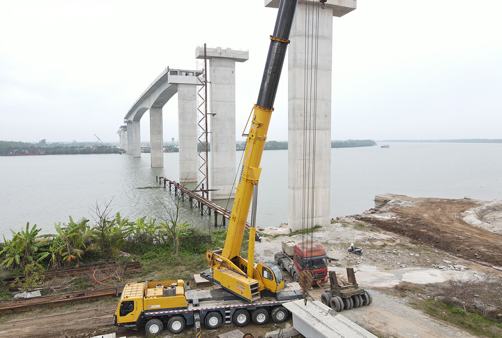 Cận cảnh đại công trường cầu vượt sông hơn 800 tỷ đồng ở Hải Phòng - 11