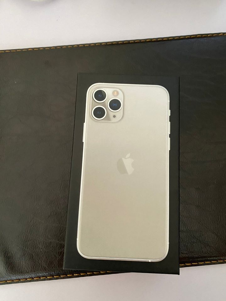 Được bạn gái cũ tặng điện thoại xịn, hí hửng mở hộp thì nụ cười liền chợt tắt - 2