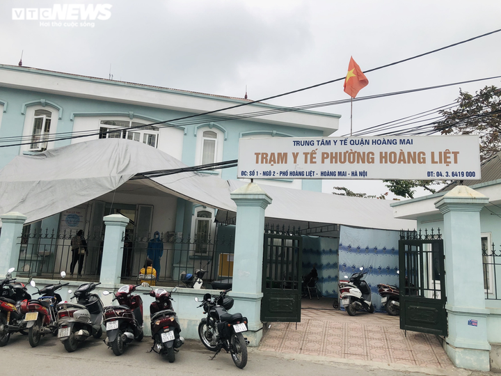 Trạm phó y tế phường bật khóc kể về áp lực tiếp gần 2.000 người/ngày xác nhận F0 - 3