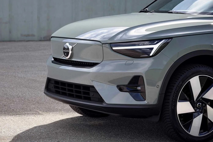 SUV điện Volvo XC40 Recharge 2023 được nâng cấp thiết kế - 5