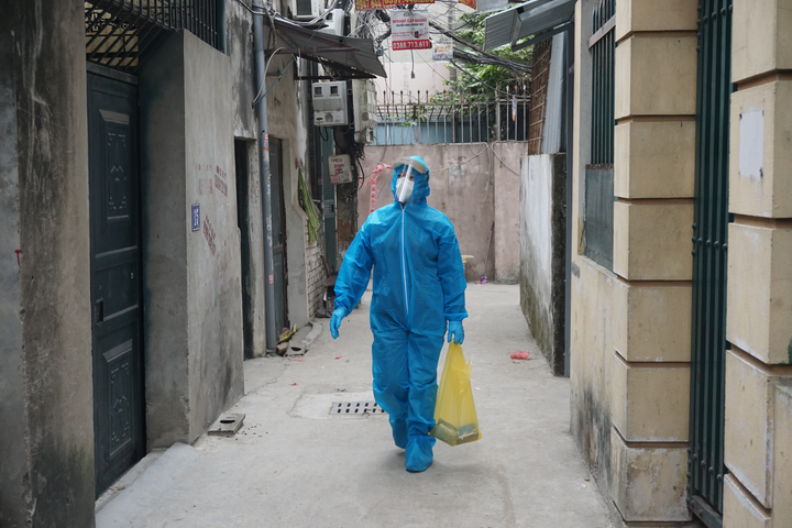 Cả trạm là F0, nhân viên y tế phường vừa tự điều trị vừa làm việc - 3