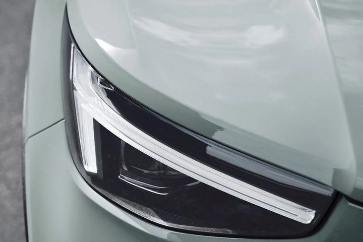 SUV điện Volvo XC40 Recharge 2023 được nâng cấp thiết kế - 6