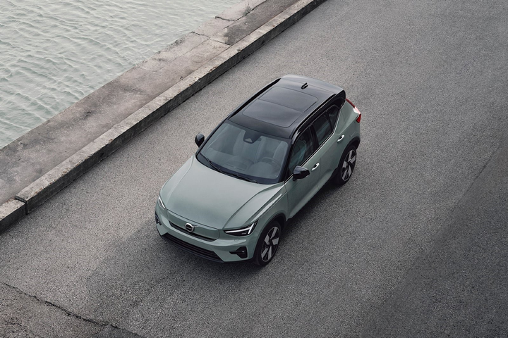 SUV điện Volvo XC40 Recharge 2023 được nâng cấp thiết kế - 10