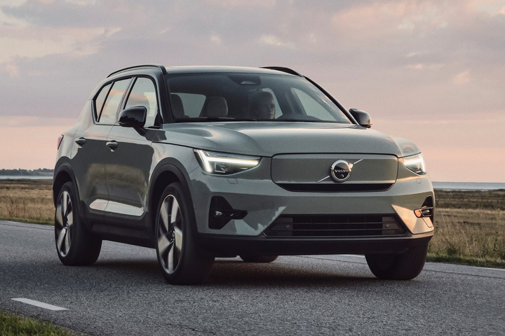 SUV điện Volvo XC40 Recharge 2023 được nâng cấp thiết kế - 14