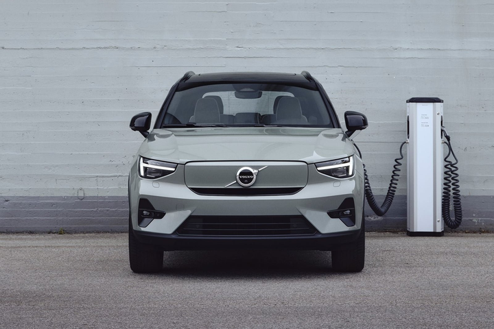 SUV điện Volvo XC40 Recharge 2023 được nâng cấp thiết kế - 4