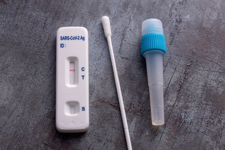 Test nhanh COVID-19, vạch đậm có phải bệnh nặng? - 1