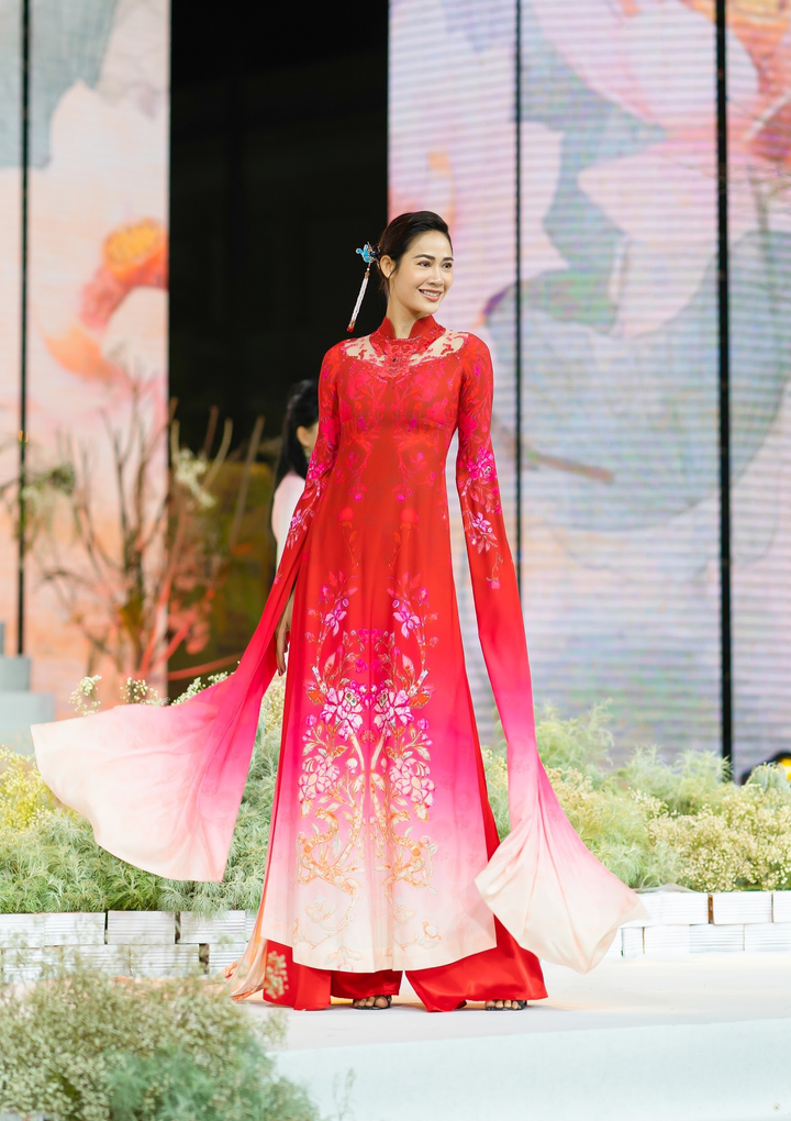 Gốm sứ Việt sống động trên tà áo dài - 8