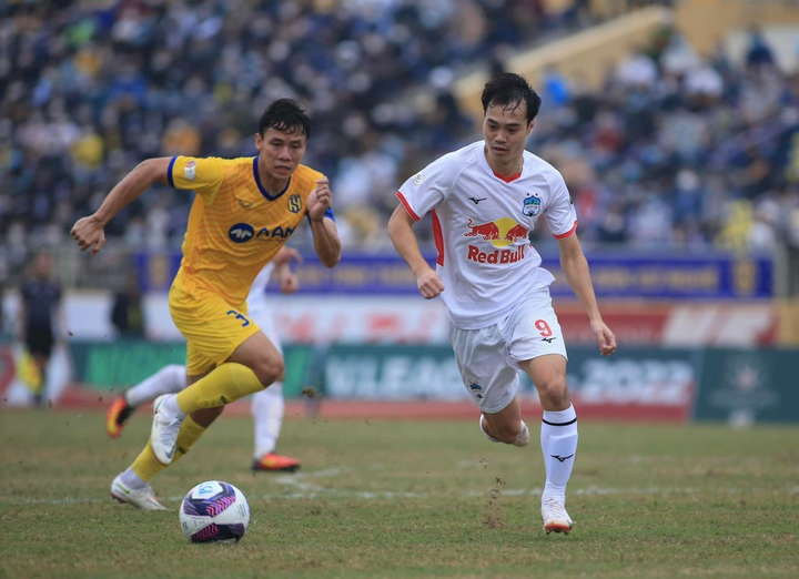 Lựa chọn khó hiểu của bầu Đức khiến HAGL nhạt nhòa ở V-League 2022 - 1