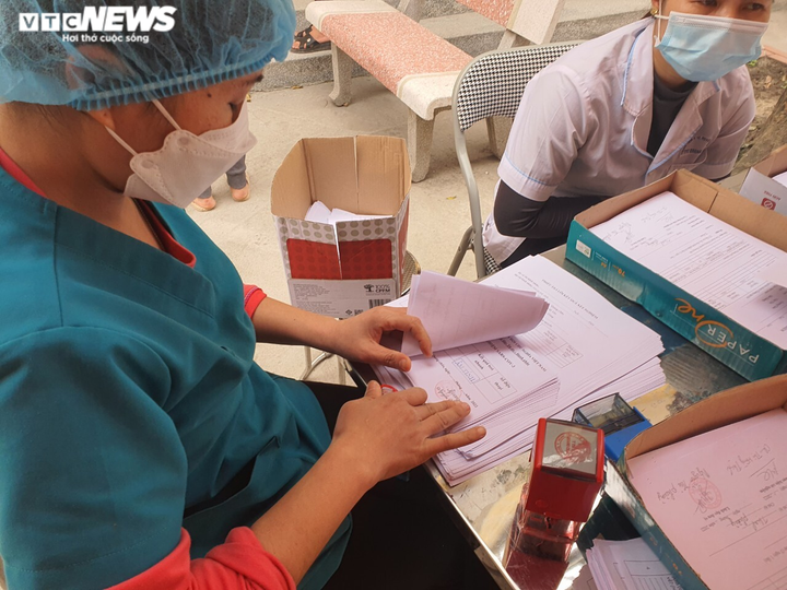 Bắc Giang: Trạm y tế cấp phiếu xét nghiệm để trống thông tin, dân tự điền tên - 3