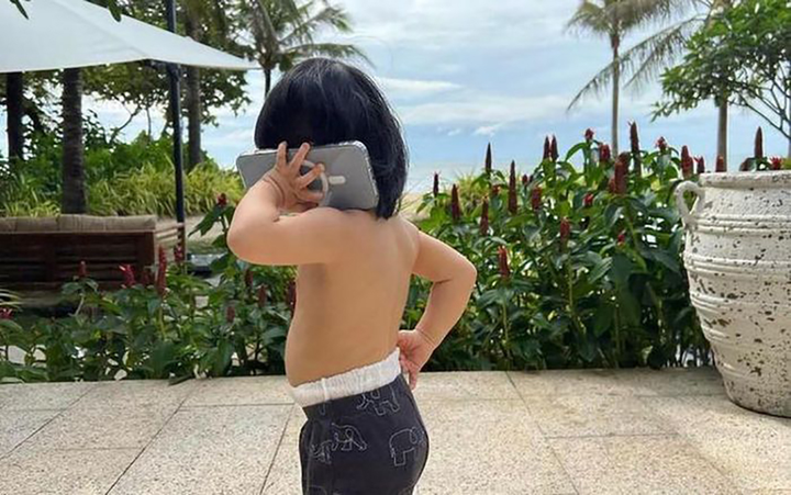 Trend 'không đẻ con gái đời không nể' và loạt ảnh 'thùy mị' của ái nữ nhà sao - 6