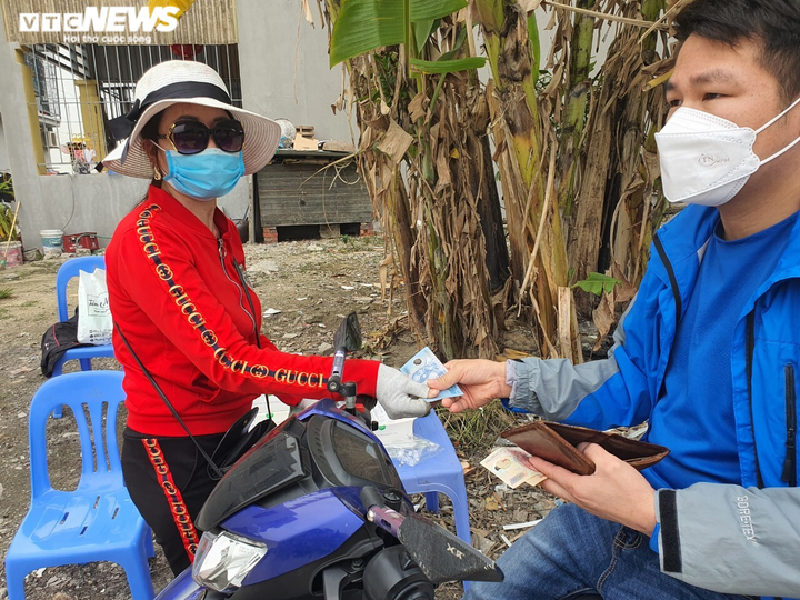 Bắc Giang: Trạm y tế cấp phiếu xét nghiệm để trống thông tin, dân tự điền tên - 1