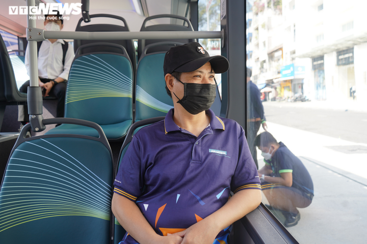 Ảnh: Xe buýt điện thông minh chính thức lăn bánh tại TP.HCM - 5