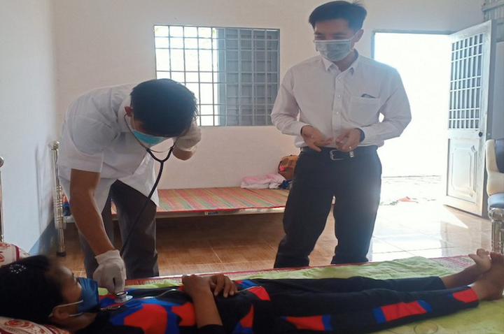 Khởi tố cô ruột hành hạ bé gái 14 tuổi ở Cà Mau - 1