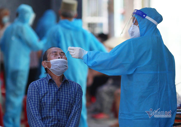 Dấu hiệu khác biệt khi nhiễm biến thể Omicron so với Delta - 1