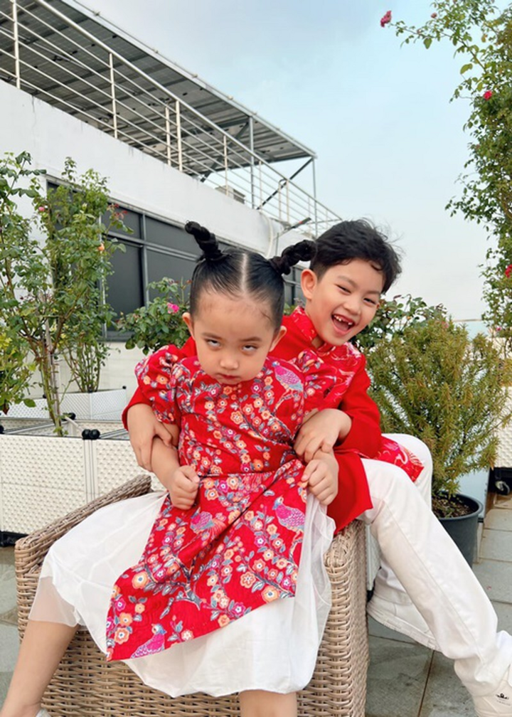 Trend 'không đẻ con gái đời không nể' và loạt ảnh 'thùy mị' của ái nữ nhà sao - 10