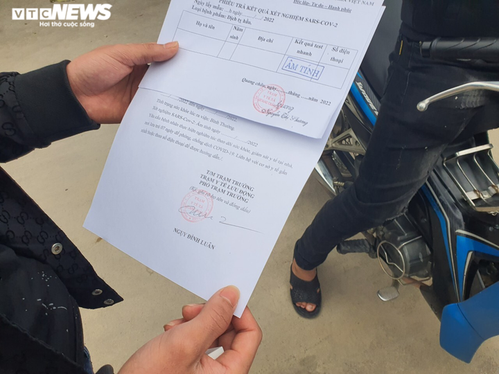 Bắc Giang: Trạm y tế cấp phiếu xét nghiệm để trống thông tin, dân tự điền tên - 5